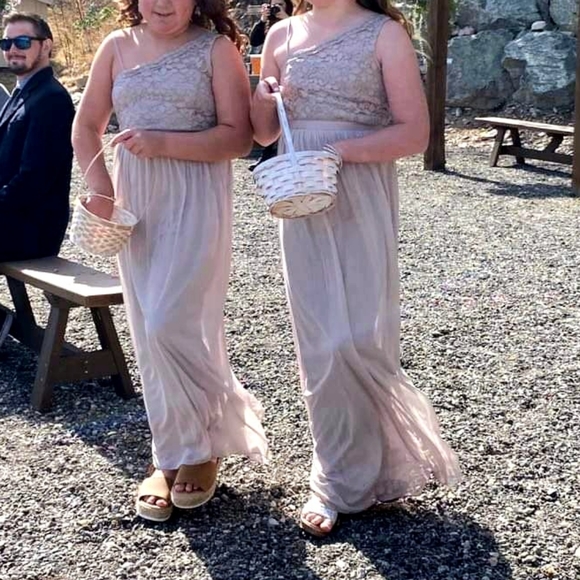 2 Davids Bridal Junior bridemaids dresses - Picture 3 of 4